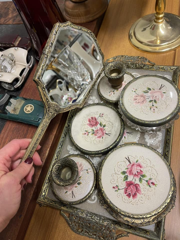 If This Dressing Table Set Could Speak… Delina dressing table set