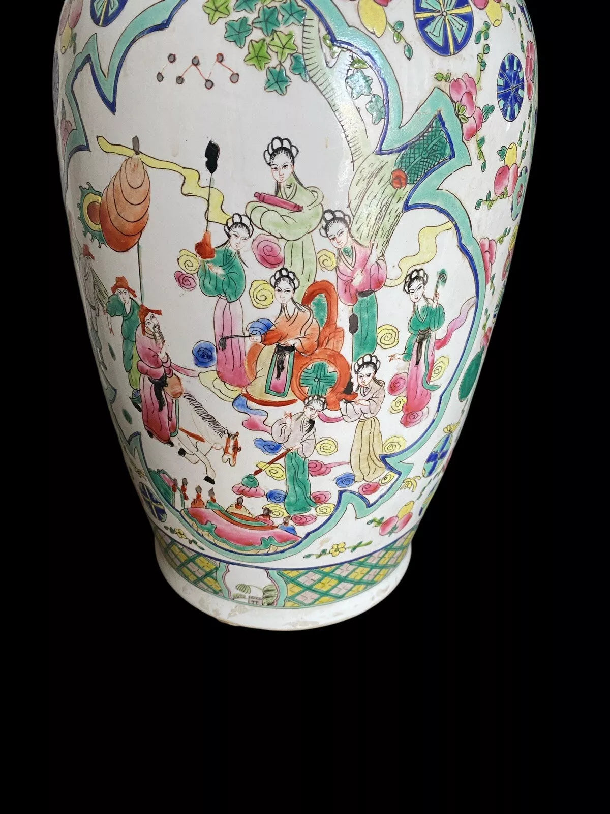 ANTIQUE LARGE CHINESE PORCELAIN VASE GREEN FAMILY EVERYDAY LIFE SCENES